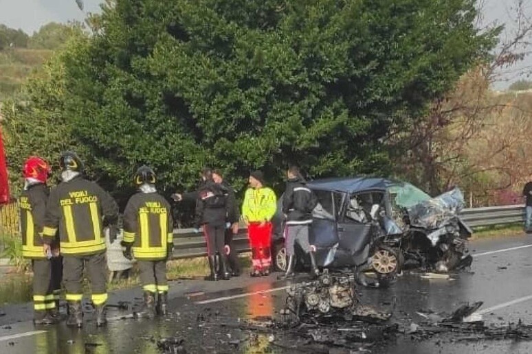 Scontro Tra Due Auto Sulla Statale 106, Quattro Morti – Radio Senise ...